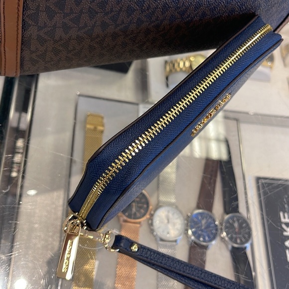 Michael Kors Jet Set Travel Lg Flat Multifunctional Phone Case-Wristlet-Wallet - Picture 7 of 16